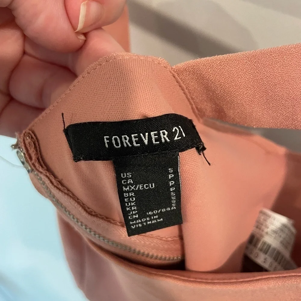 Forever 21 Peach Pink Crop Top - Picture 3 of 4
